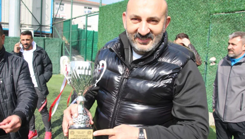 لقطة مروّعة... مقتل رئيس نادٍ تركي داخل مقهى (فيديو)