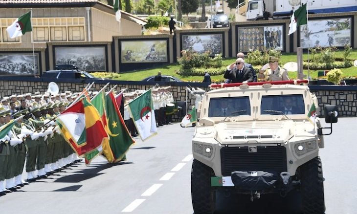 الرئيس الجزائري عبد المجيد تبون وقائد الجيش الفريق أول السعيد شنقريحة- (وزارة الدفاع الجزائرية)