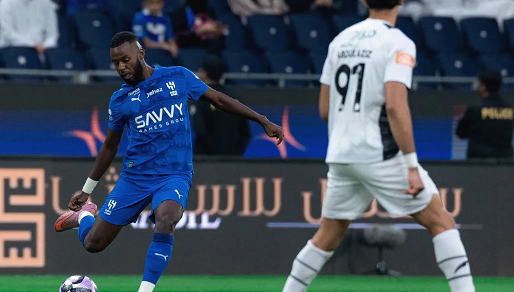 الهلال يتغلب على الشباب ويزيد الضغط على النصر