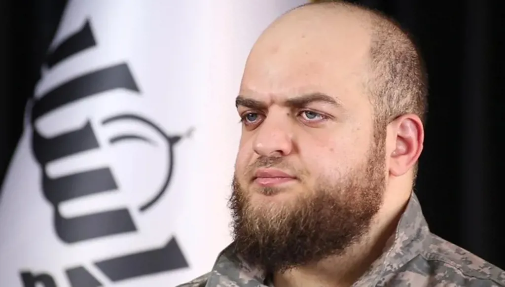 الناطق السابق باسم "جيش الإسلام" يقدّم نفسه أمام محكمة فرنسية على أنه "مبلّغ" ‏