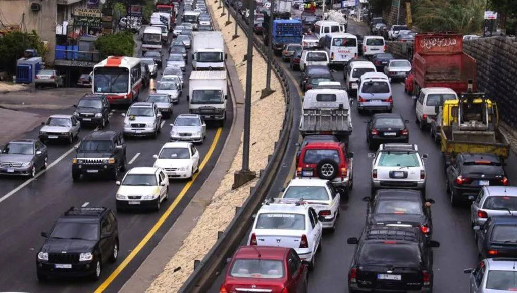 زحمة خانقة قياسية على أوتوستراد جونية بيروت في الاتجاهين