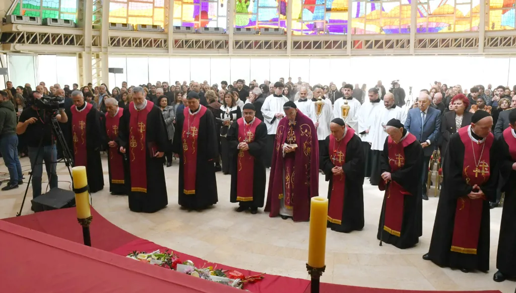 لبنان يحيي الجمعة العظيمة... الراعي: لفتح ممرات إنسانية إلى الصامدين في قراهم (صور - فيديو)