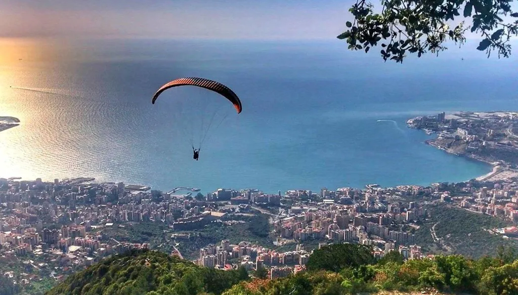 منع ممارسة رياضة الـAcro-Paragliding في لبنان