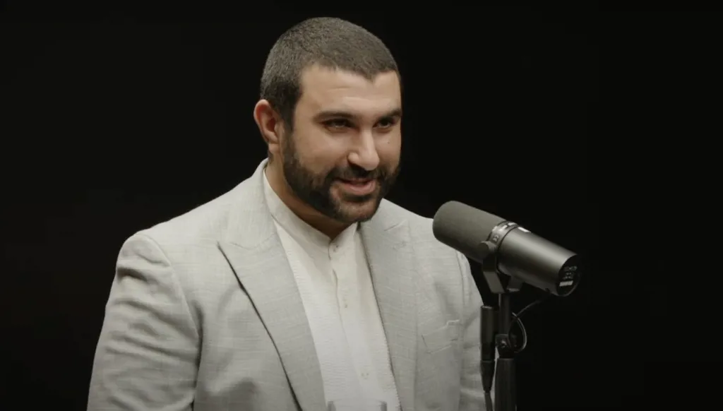 لانتقاده إسرائيل... أميركا تحتجز المعلّق البريطاني سامي حمدي