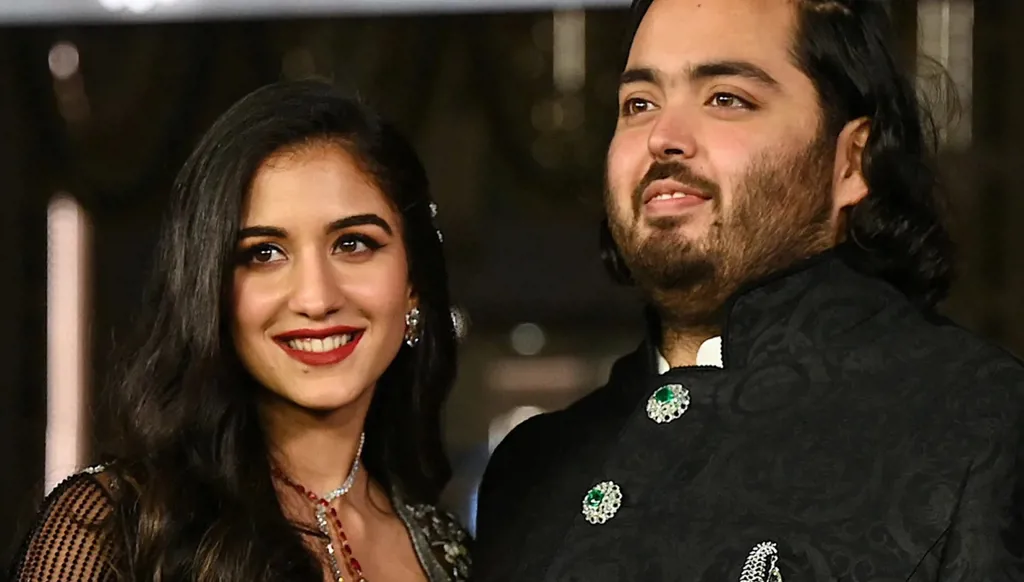 في الذكرى الأولى... لحظات ساحرة في زفاف أنانت أمباني وراديكا ميرشانت