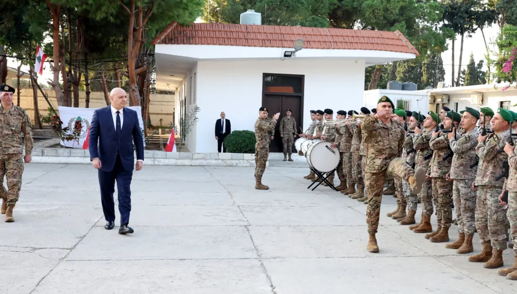 مفاجأة ترامب دعوة الرئيس اللبناني إلى البيت الأبيض... ومفاجأة عون مبادرة خماسية لضمان السلطة كاملة