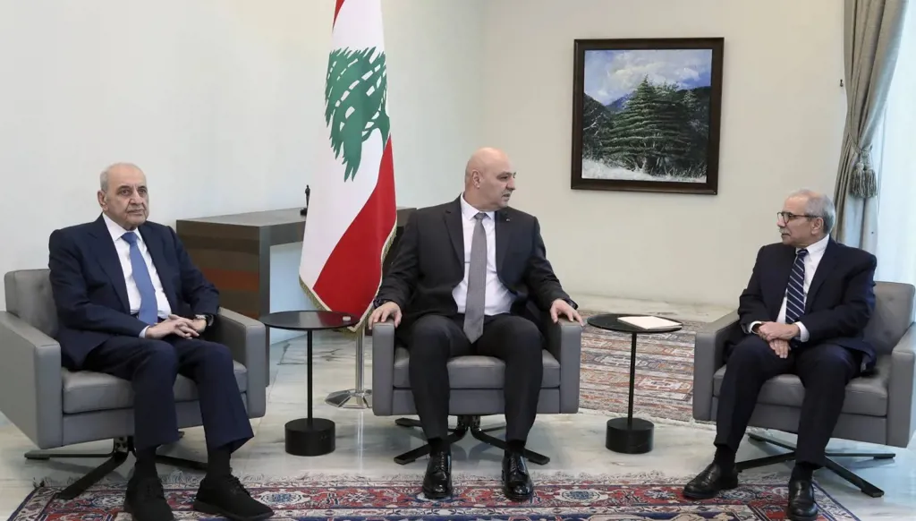 خيار عون للحزب الاندماج بالجيش فهل ينسحب على السلاح؟