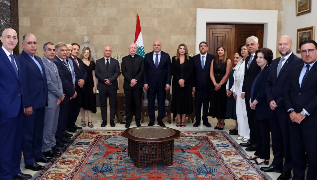 عون: الأمور تسير على الطريق الصحيح ووحدها الدولة تحمينا