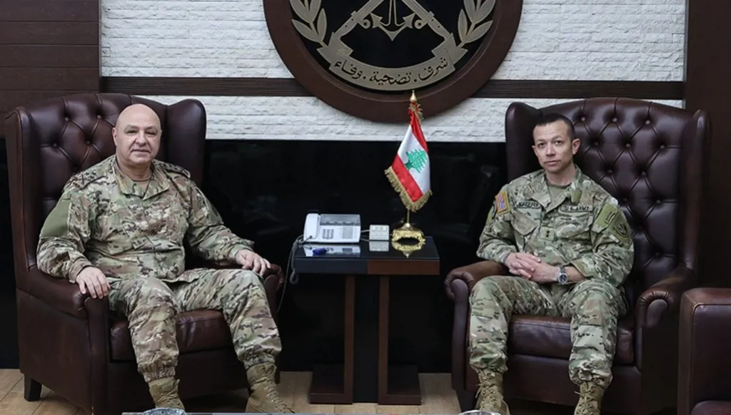 رئيس لجنة الإشراف الخماسية يلتقي العماد عون في اليرزة