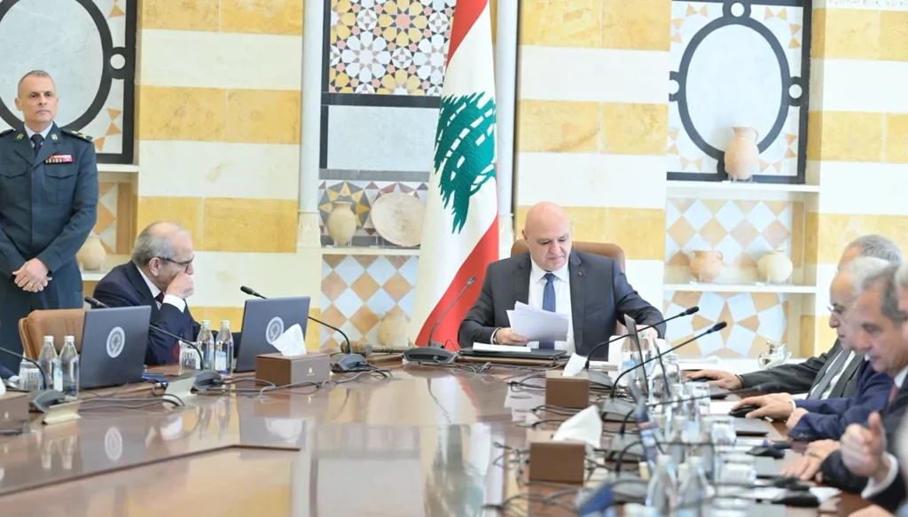 5 عند الخامسة: تحرّك على طريق القصر الجمهوري في لبنان... تهديدات ومناورات واعتراف إيراني