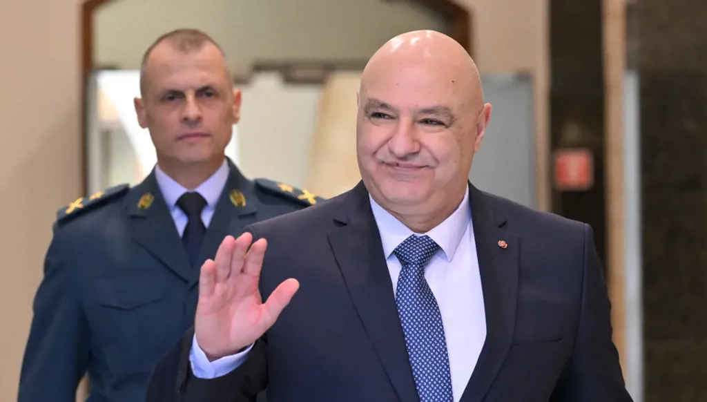 عون: تورط جهات حزبية في مخطط تخريبي بالكويت مدان