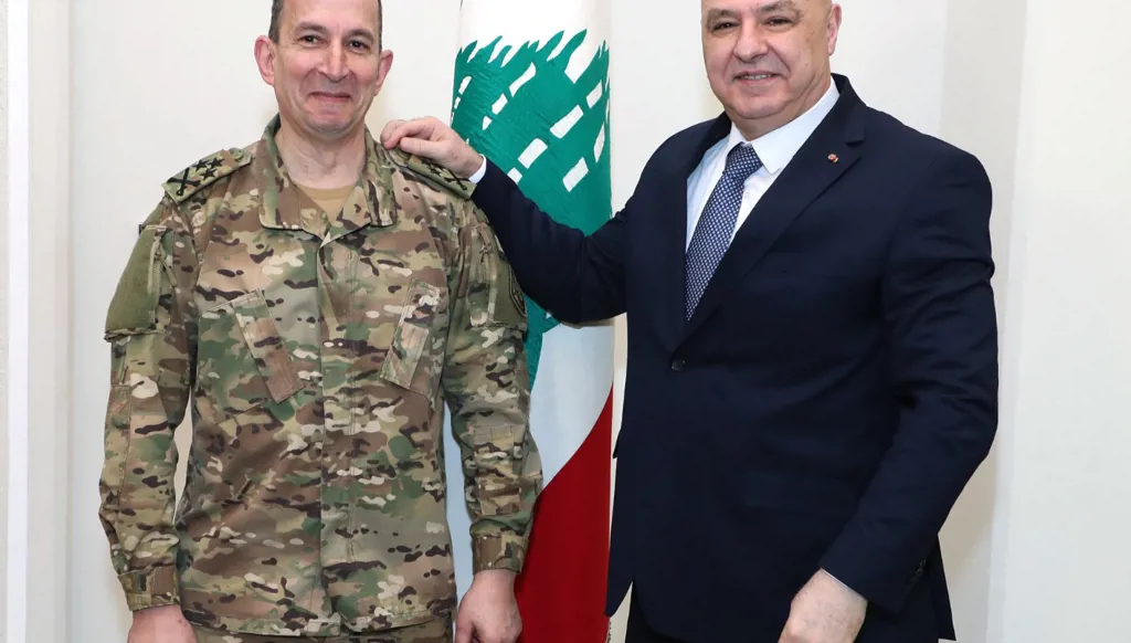 رئيس الجمهورية جوزف عون وقائد الجيش العماد رودولف هيكل. (موقع الرئاسة)