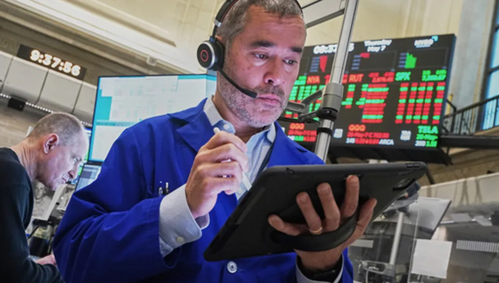 US stocks rise toward records as the job market holds up better than expected despite the Iran war