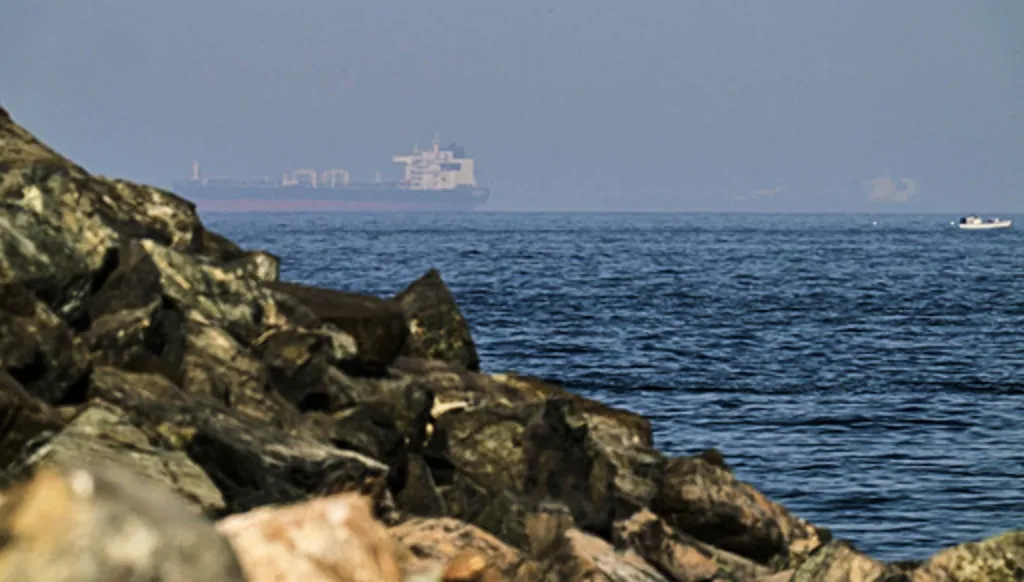 L'armée américaine aborde un pétrolier battant pavillon iranien soupçonné de tenter de franchir le blocus