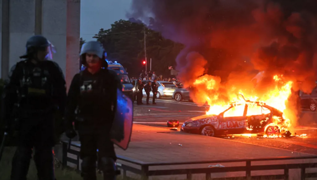 A car burns as PSG supporters celebrate in Paris, Saturday, May 30, 2026 after the Champions League final soccer match between Paris Saint-Germain and Arsenal that's being played in Budapest., PSG won the game. (AP Photo/Thomas Padilla)