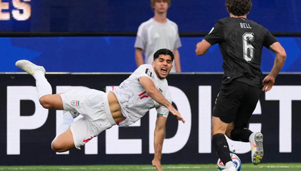 Iran's Arya Yousefi (17) and New Zealand's Joe Bell (6) battle for the ball during the World Cup Group G soccer match between Iran and New Zealand in Inglewood, Calif., near Los Angeles, Monday, June 15, 2026. (AP Photo/Mark J. Terrill)
