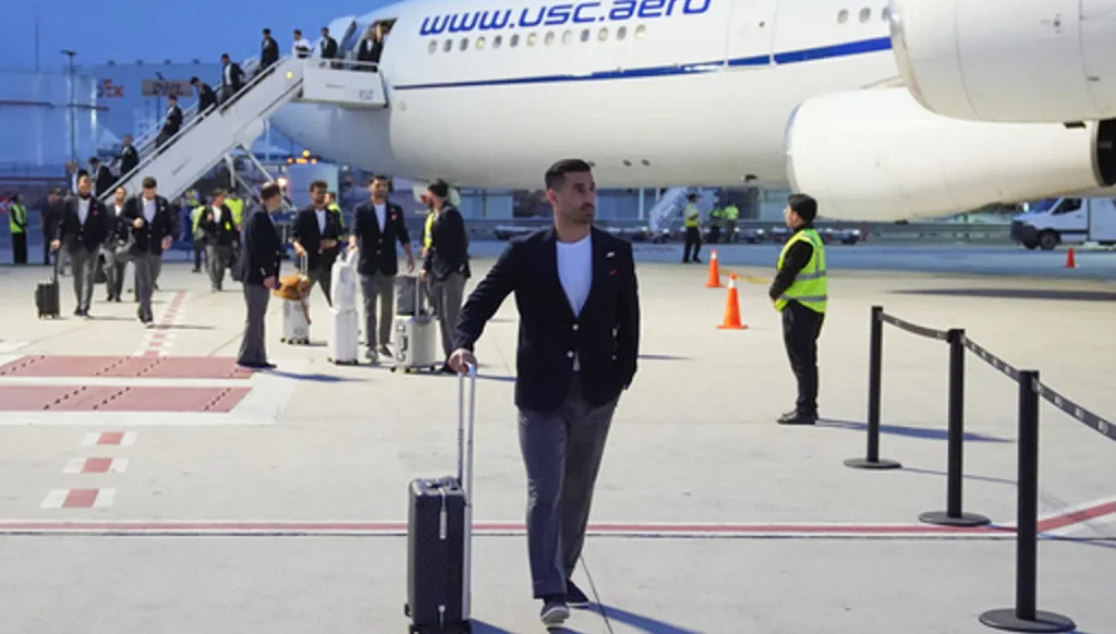 Iran's Ehsan Hajisafi arrives with his teammates for the World Cup soccer tournament in Tijuana, Mexico, Sunday, June 7, 2026. (AP Photo/Gregory Bull)