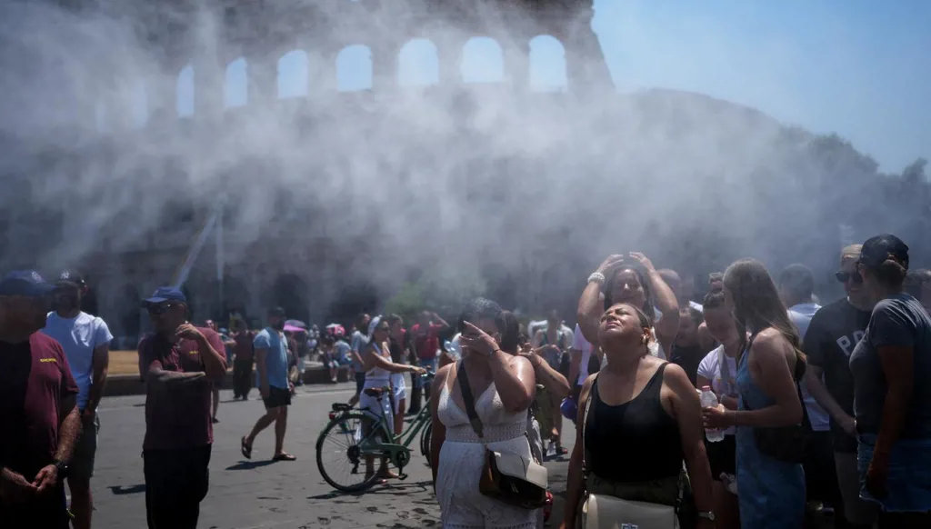 Europe faces scorching weekend as heat wave moves east