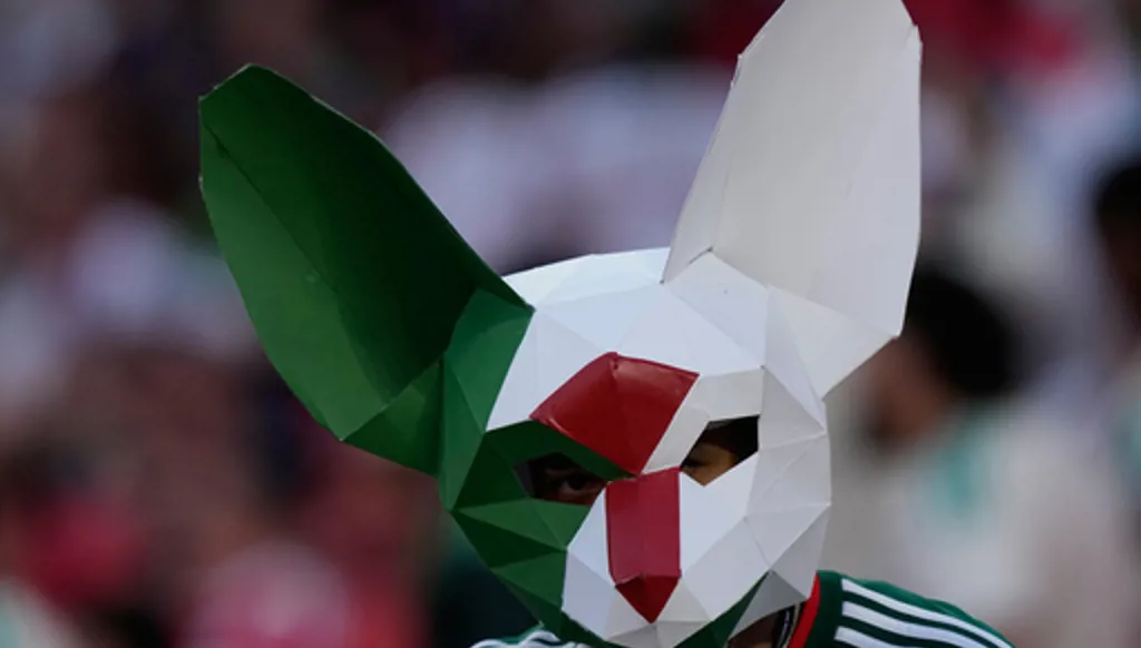 An Algeria fan wears a mask before a World Cup Group J soccer match between Algeria and Austria in Kansas City, Mo., Saturday, June 27, 2026. (AP Photo/Charlie Riedel)