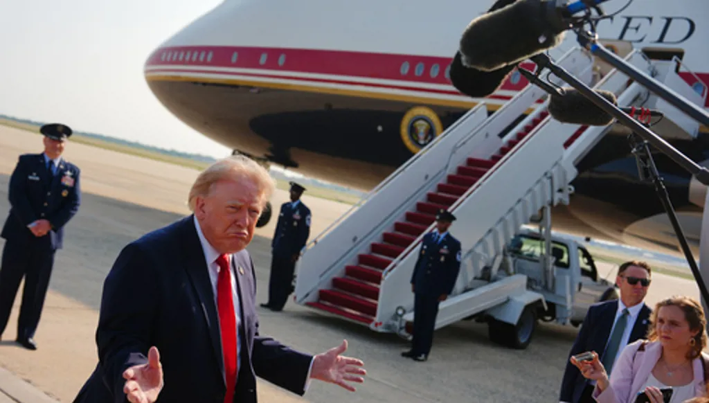 Trump inaugure un nouvel Air Force One offert par le Qatar et redéfinit le style présidentiel américain