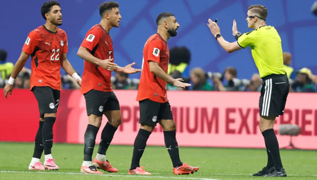 Egypt's Mohamed Salah (10) talks with Referee Francois Letexier, of France, during the World Cup round of 16 soccer match between Argentina and Egypt in Atlanta, Tuesday, July 7, 2026. (AP Photo/Erik S. Lesser)