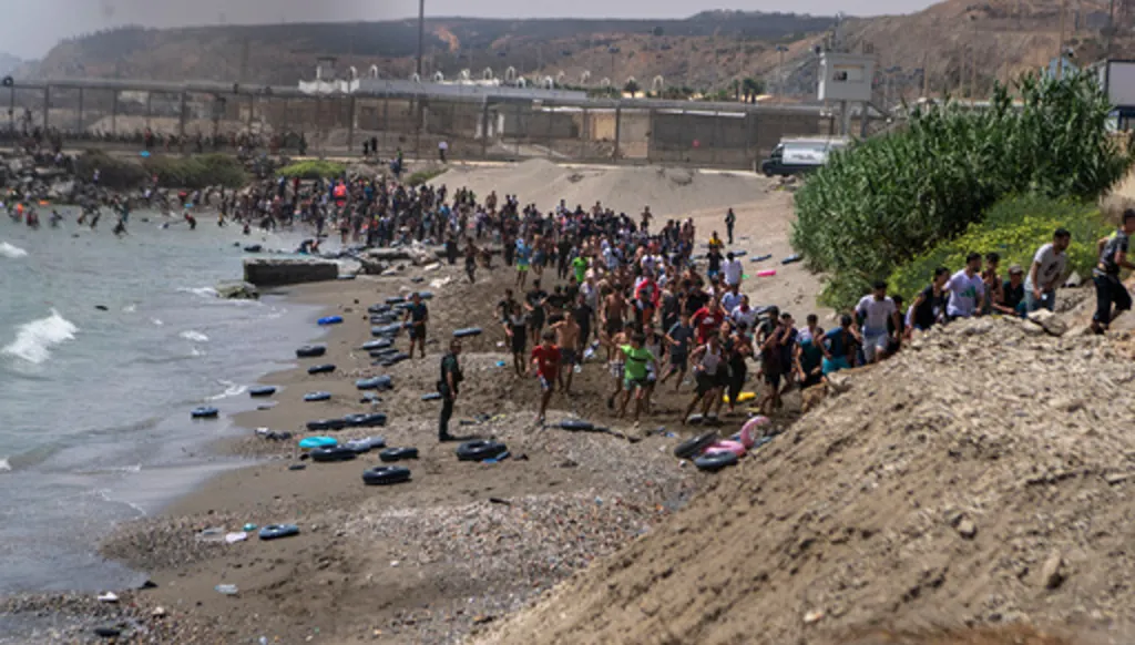 Ce qu'il faut savoir sur l'enclave espagnole de Ceuta alors que les arrivées de migrants en provenance du Maroc augmentent