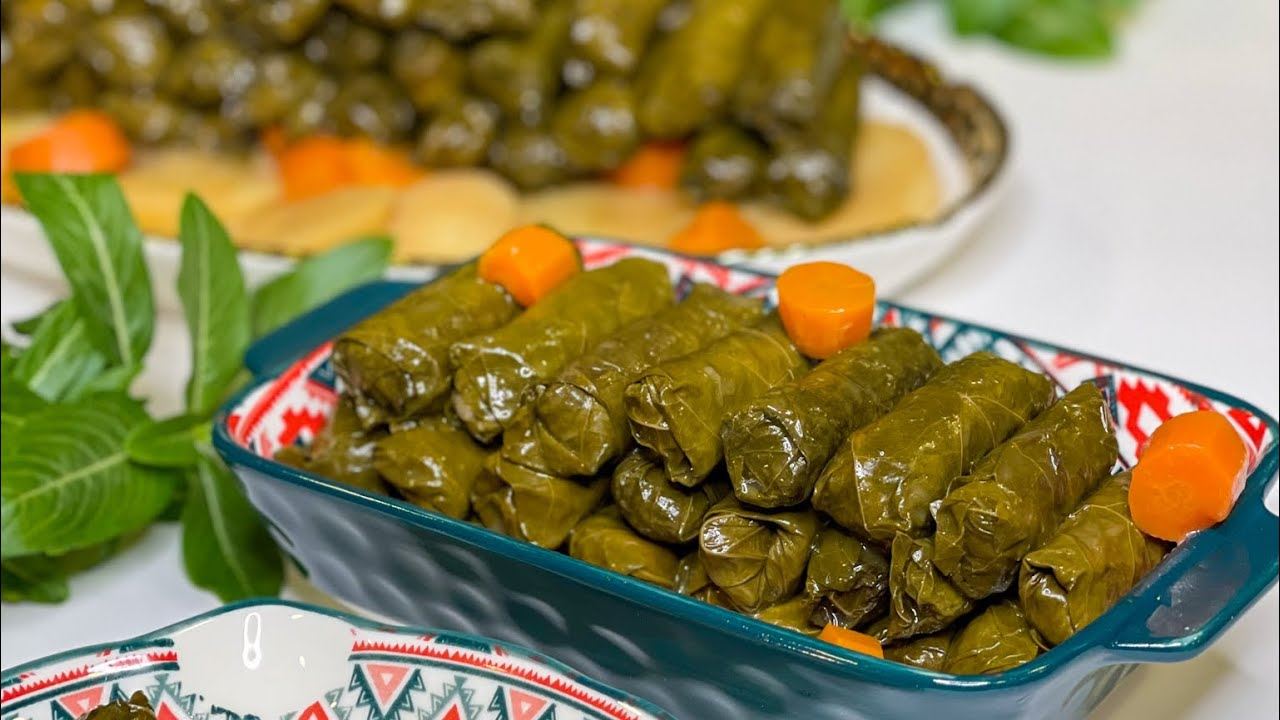 ورق العنب بالزيت... لذّة أكبر في موسمه