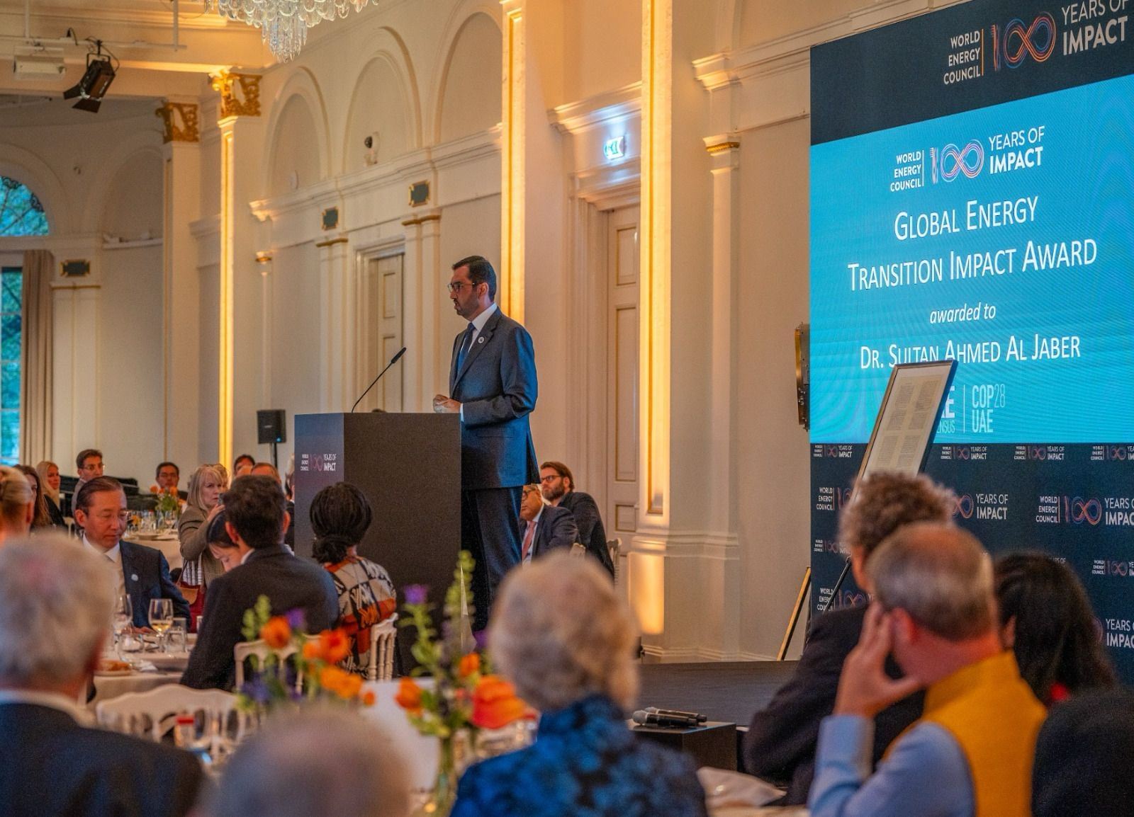 رئيس COP28 يتسلم جائزة التأثير الإيجابي من "مجلس الطاقة العالمي"