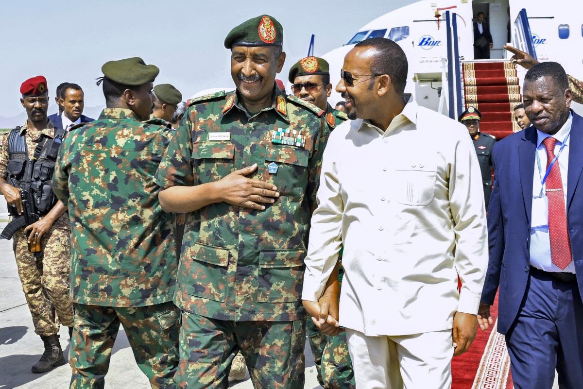 مسؤولون عرب وأفارقة في السودان... الحلّ السياسي ممكن؟