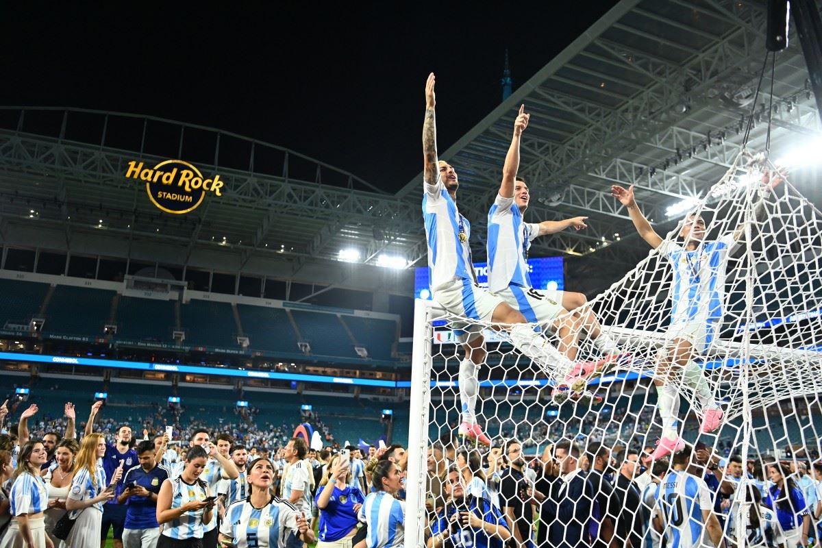 الاتحاد الفرنسي يشتكي للفيفا بسبب عنصرية لاعبي الأرجنتين (فيديو)