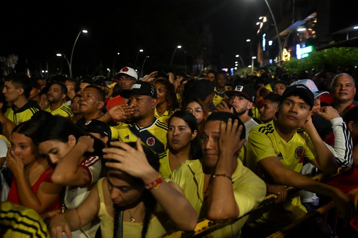 الاتحاد الكولومبي يلوم الأمن بعد اعتقال رئيسه وابنه