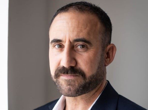 أعمال النحّات السّوري ربيع قرعوني بأبعاد ذاتيّة وروحانيّة