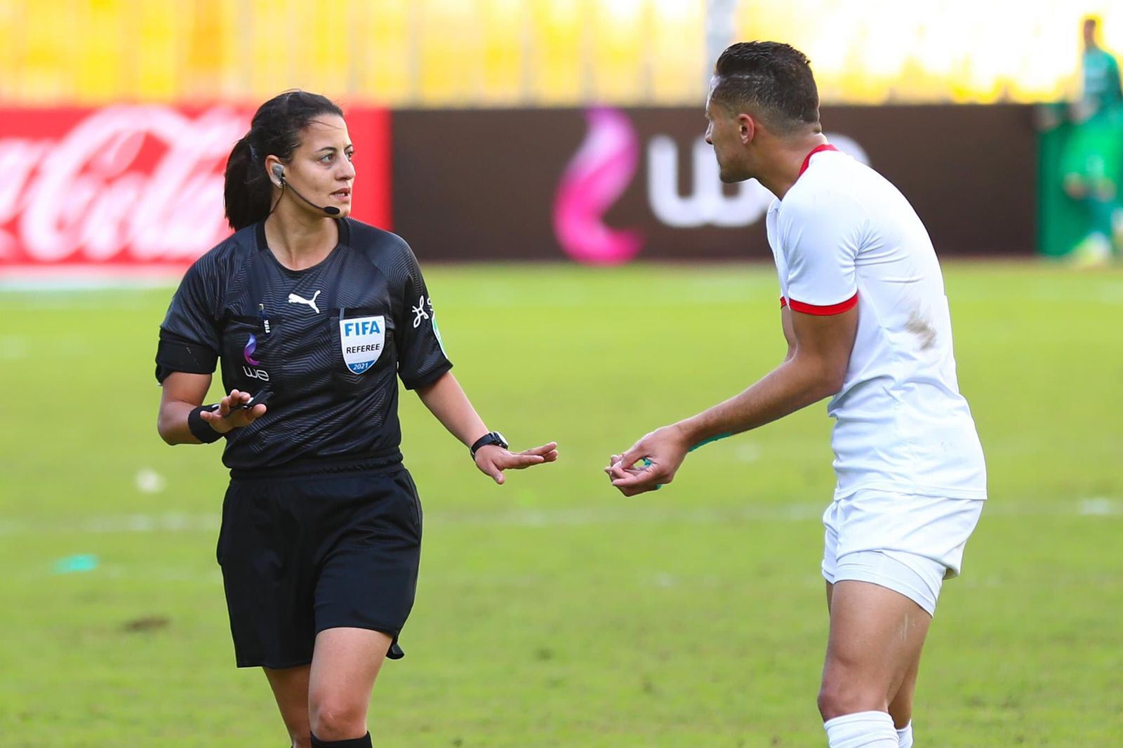 شاهندا المغربي… من لاعبة كرة قدم إلى حكم في كأس العالم للشّابات 2024