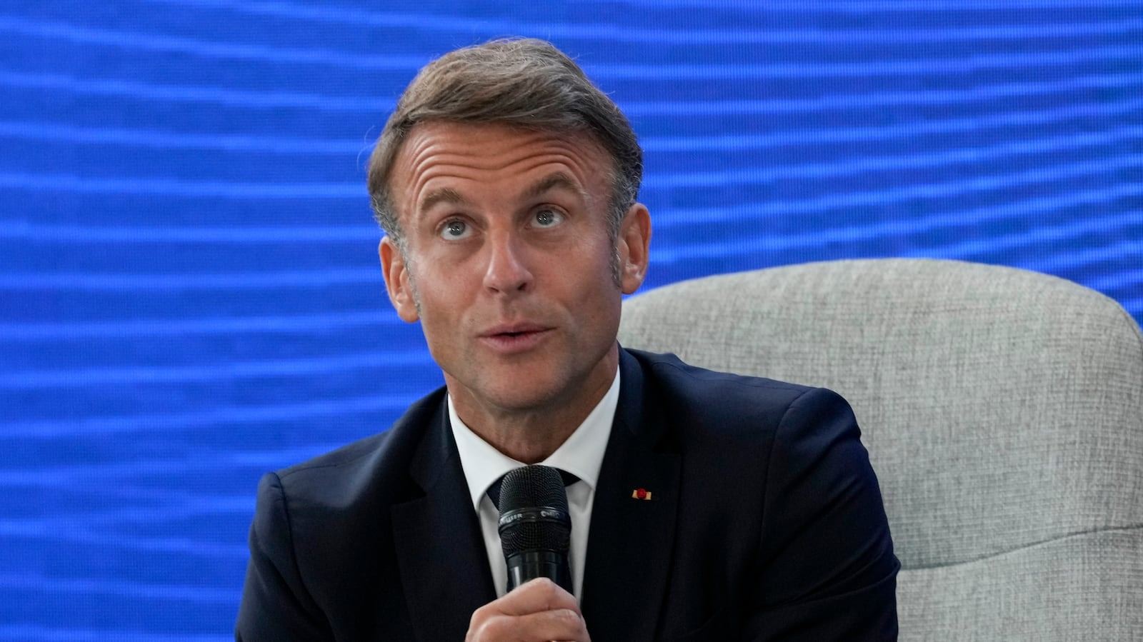 بارنييه رئيساً للوزراء... ماكرون يواصل كسر التوقعات