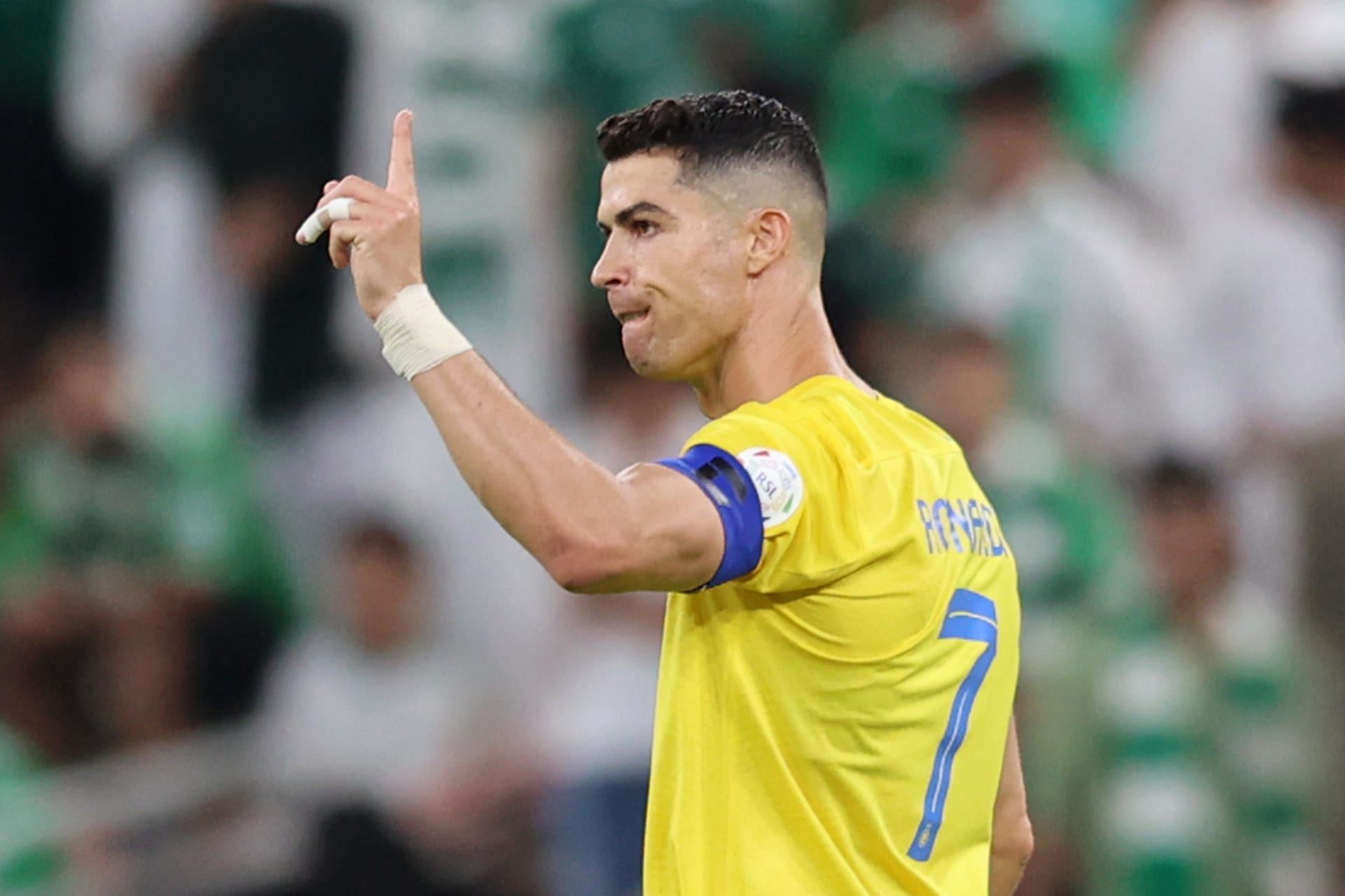 رقم قياسي خارج الملاعب... رونالدو يصل لمليار متابع على وسائل التواصل الإجتماعي