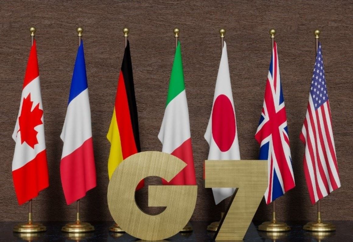 أعلام الدول في مجموعة السبع.
