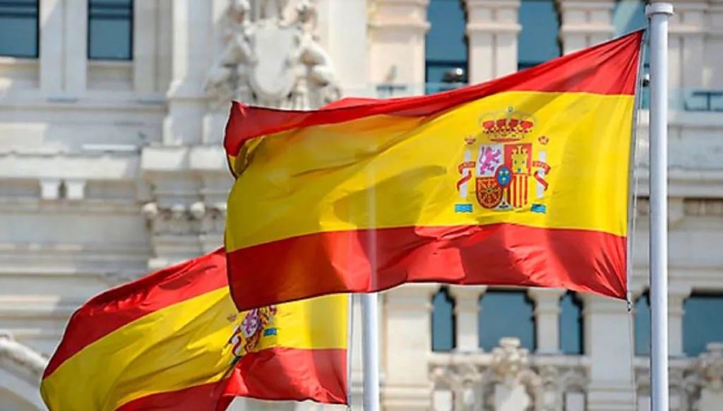 السلطات الأسبانية توقف صحافياً سلفادورياً أثناء تقديمه طلب لجوء