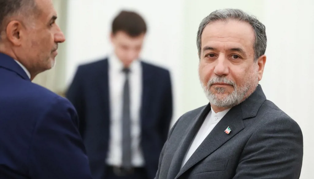 عراقجي ينتقد غروسي مجدّداً: نوايا خبيثة