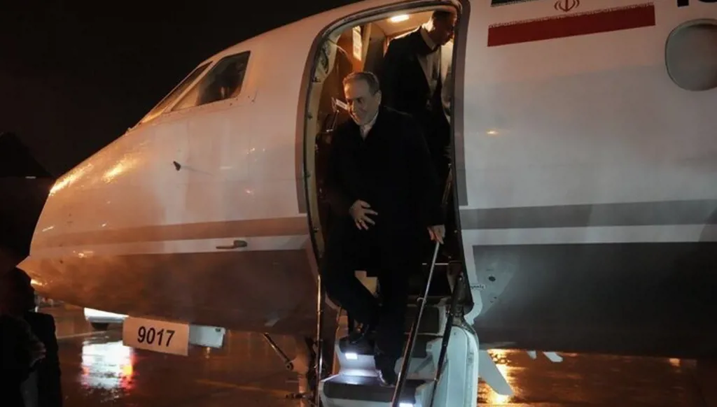 بعد باكستان... عراقجي في مسقط للقاء كبار المسؤولين