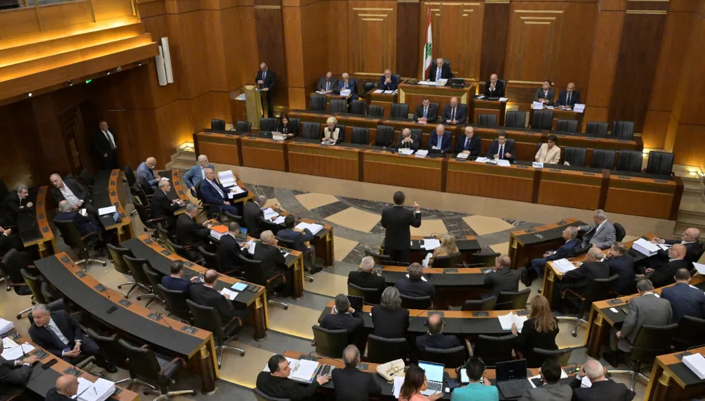 44 بنداً على جدول الأعمال... إشكال بين النواب مع افتتاح جلسة البرلمان (صور)