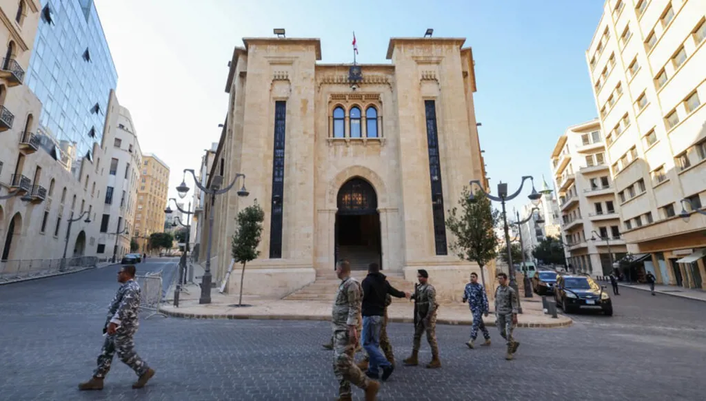 "شدّ الحبال" حول المقاعد الستة إلى المجلس: هذا ما يريده المغترب من التصويت الانتخابي
