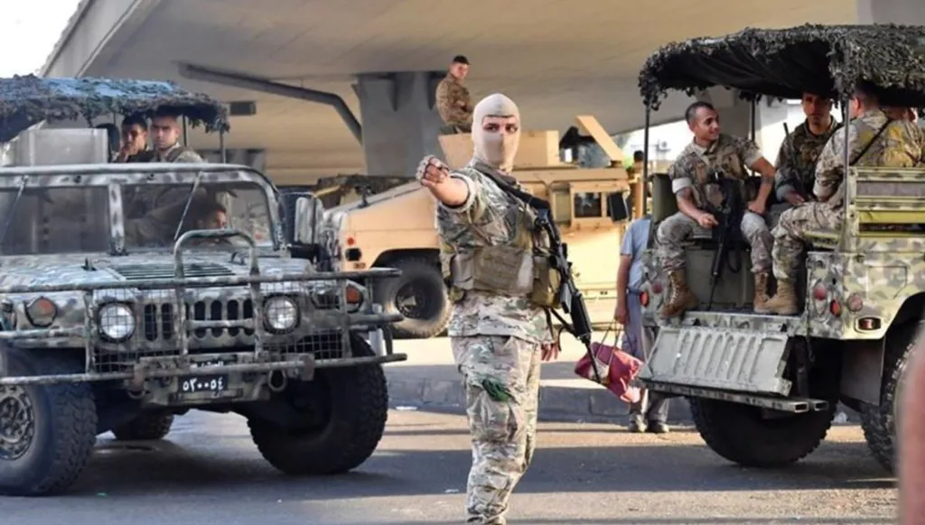 لبنان... مداهمة منزل مخصص لتهريب السوريين في بلدة السنديانة العكارية