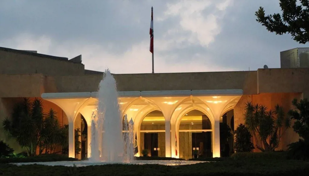 سقوط النظام السوري يرخي بثقله على جلسة الانتخاب ولا يستعجل رئيساً