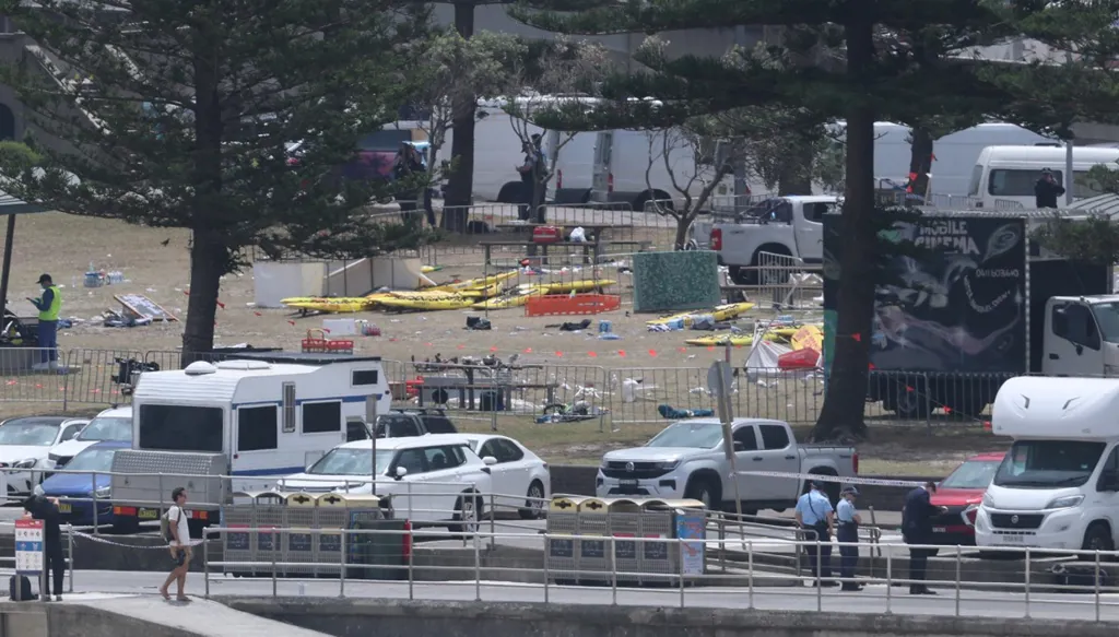 "بطل بونداي"... تبرّعات بآلاف الدولارات!