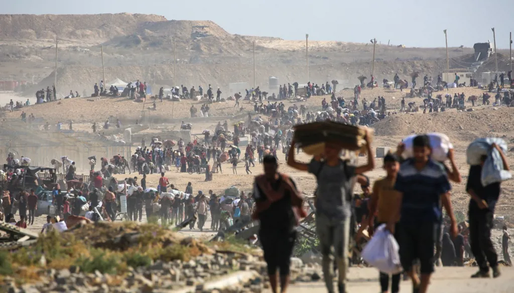 فلسطينيون في غزة. (أ ف ب)