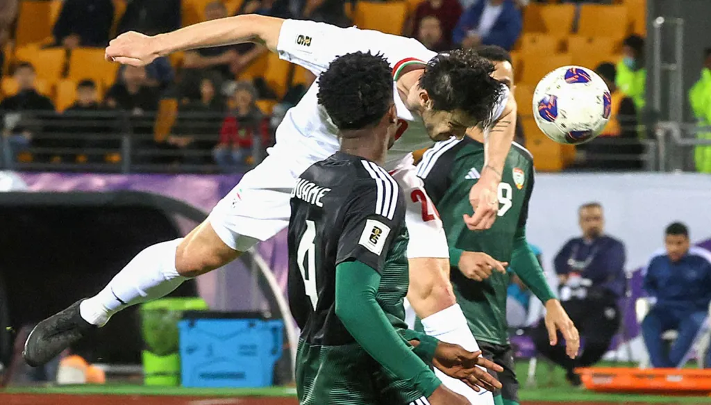 منتخب إيران يفوز على الإمارات ويقترب من التأهل لكأس العالم