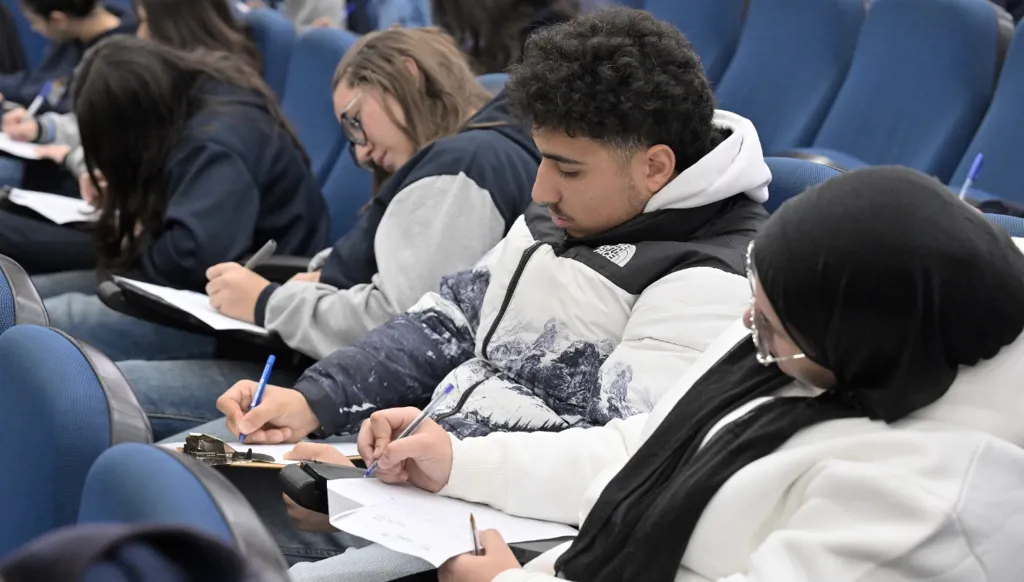 من السرية المصرفية إلى الإملاء… العربية تدخل معهد باسل فليحان برعاية غسان سلامة