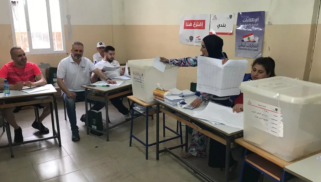 إشكال في مدرسة رفيق الحريري الرسمية في بلدة برقايل - عكار (فيديو)