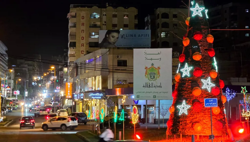 بالفيديو والصور- مشاركة إسلامية - مسيحية بزينة الميلاد  في صيدا وشرقها