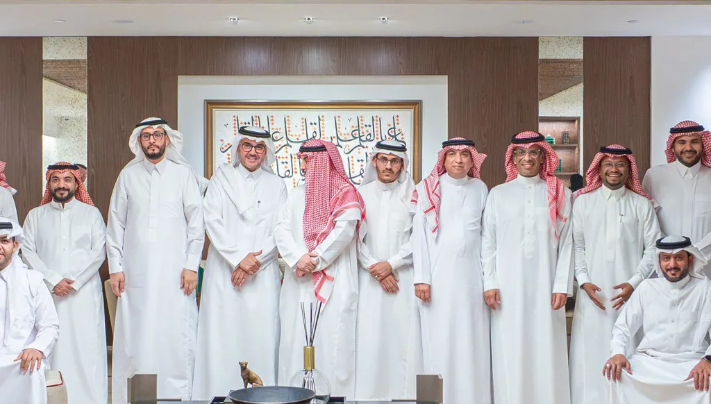 ديوانية القلم الذهبي تفتح نقاشاً حول "مكانة الأدب وتأثيره"